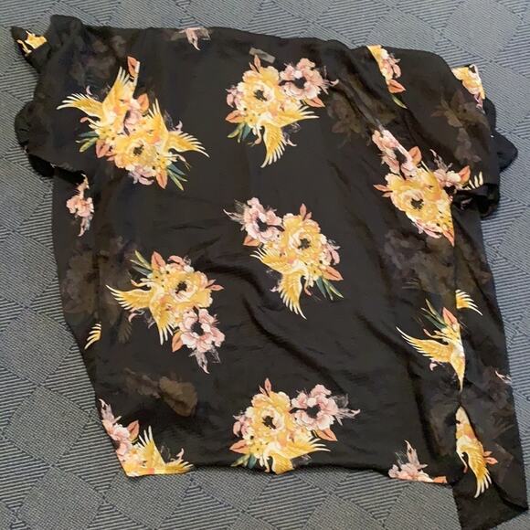 Mudd Kimono Wrap Top with Crane and Flower Pattern Sheer - Picture 4 of 5